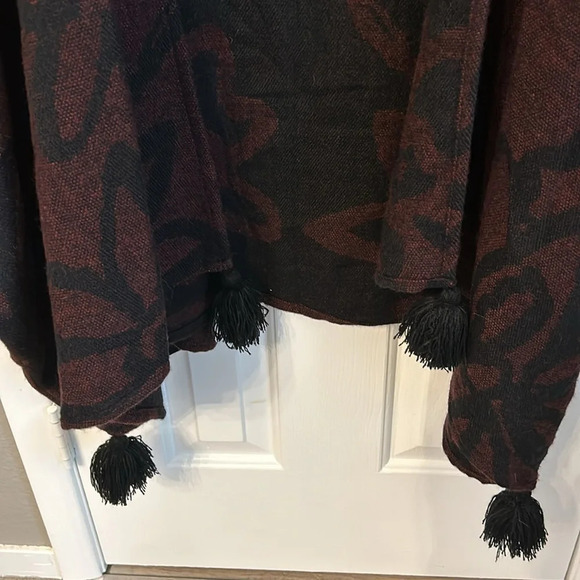Cleobella Sevigny Women’s OS Poncho Shawl Wrap Boho Tasseled Soft Roomy Fit - Picture 7 of 7